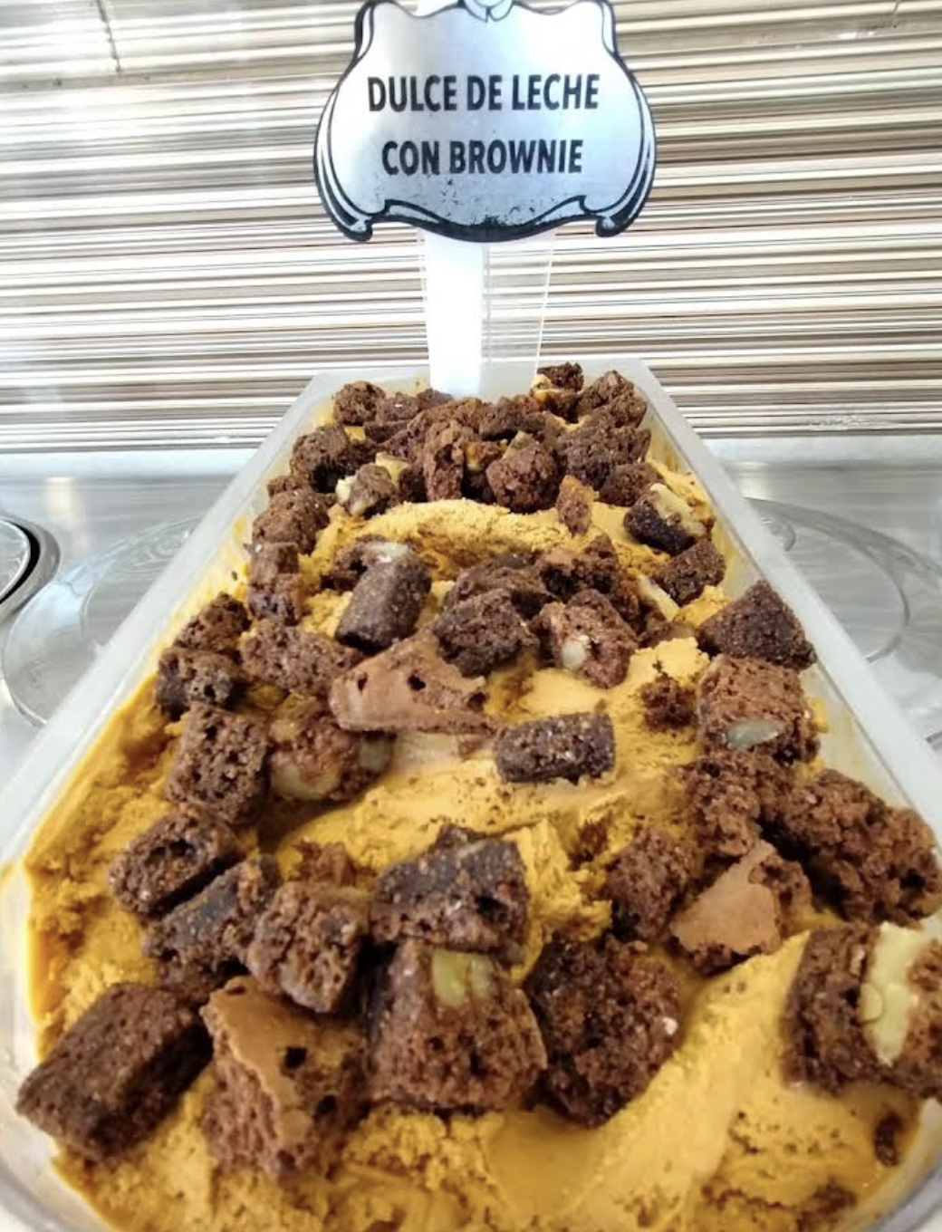 Helado de dulce de leche con brownie